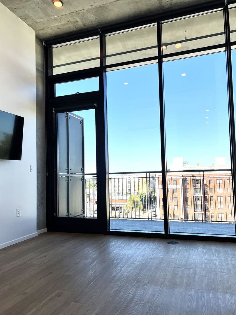San Diego Apartment: 3067 5th Ave.