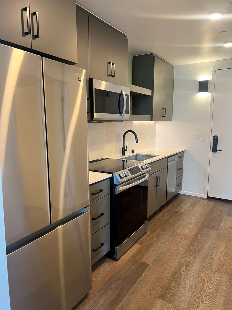 San Diego Apartment: 3067 5th Ave.