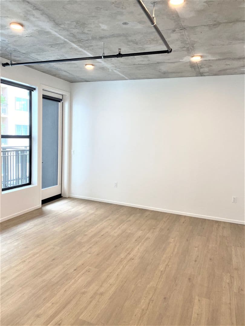 San Diego Apartment: 3067 5th Ave.