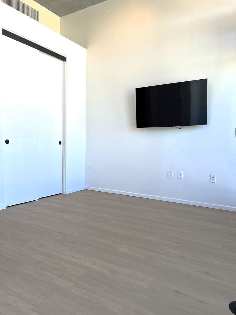 San Diego Apartment: 3067 5th Ave.