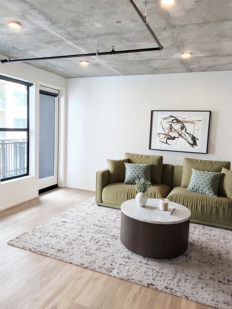 San Diego Apartment: 3067 5th Ave.
