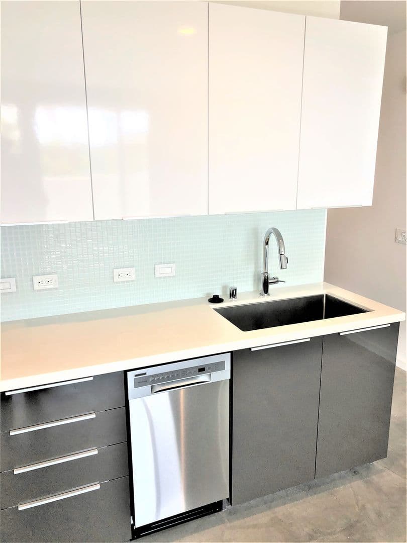 San Diego Apartment: 3805 Ingraham St