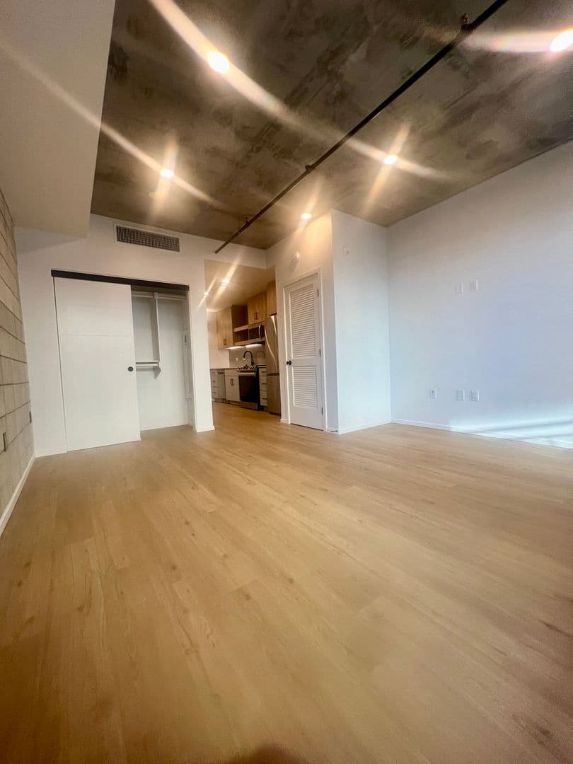 San Diego Apartment: 3067 5th Ave.