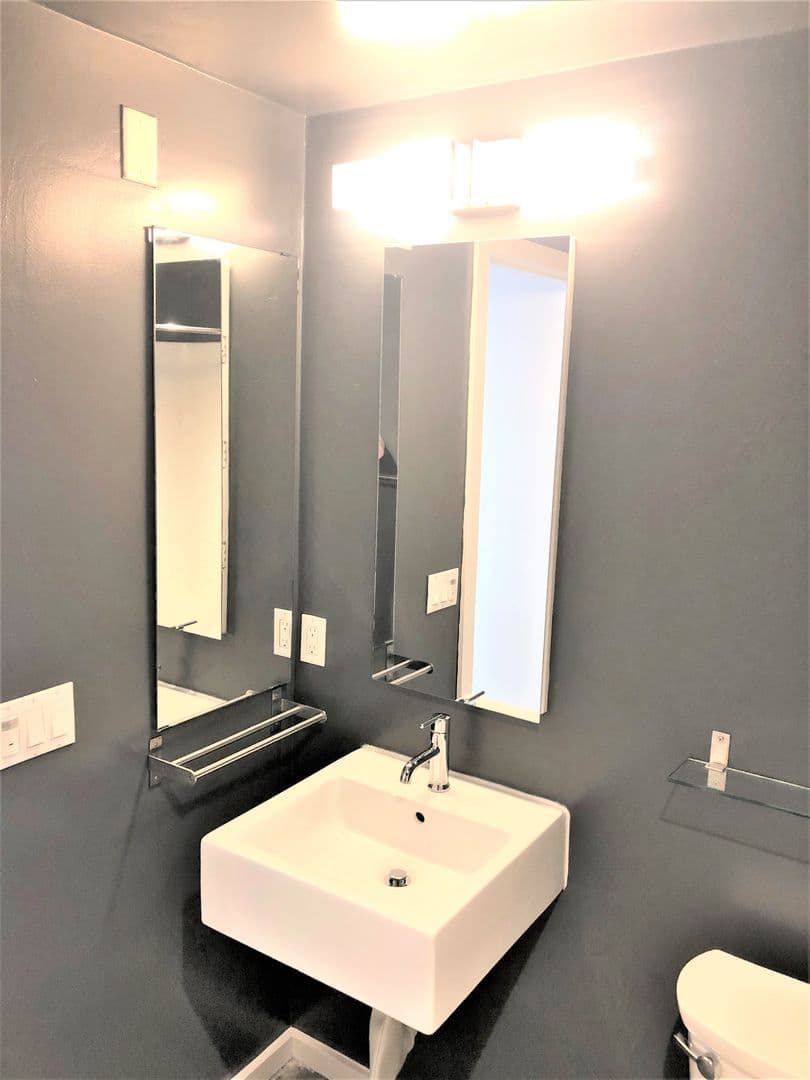 San Diego Apartment: 3805 Ingraham St