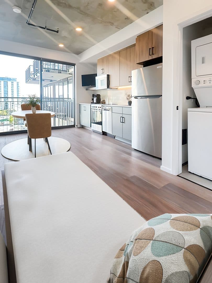 San Diego Apartment: 3067 5th Ave.