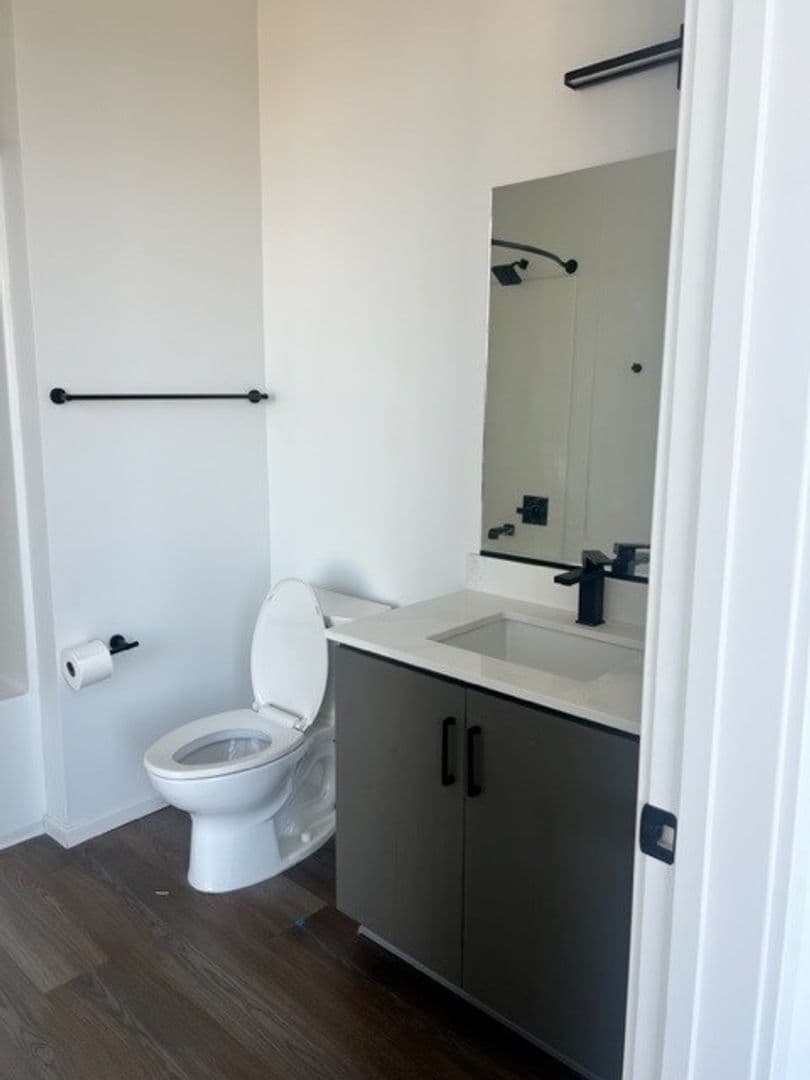 San Diego Apartment: 3067 5th Ave.