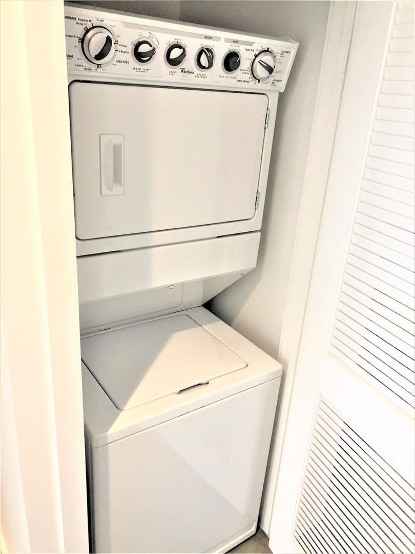 San Diego Apartment: 3805 Ingraham St