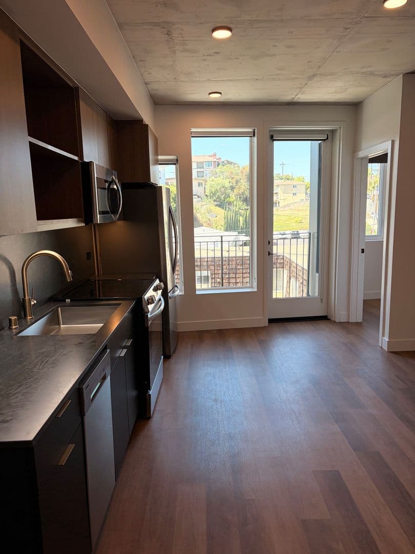 San Diego Apartment: 3660 Reynard Way