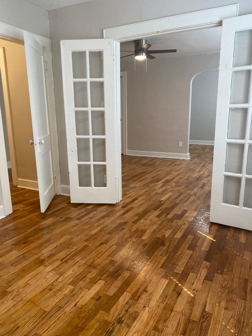 Wichita Apartment: 2501 E Douglas