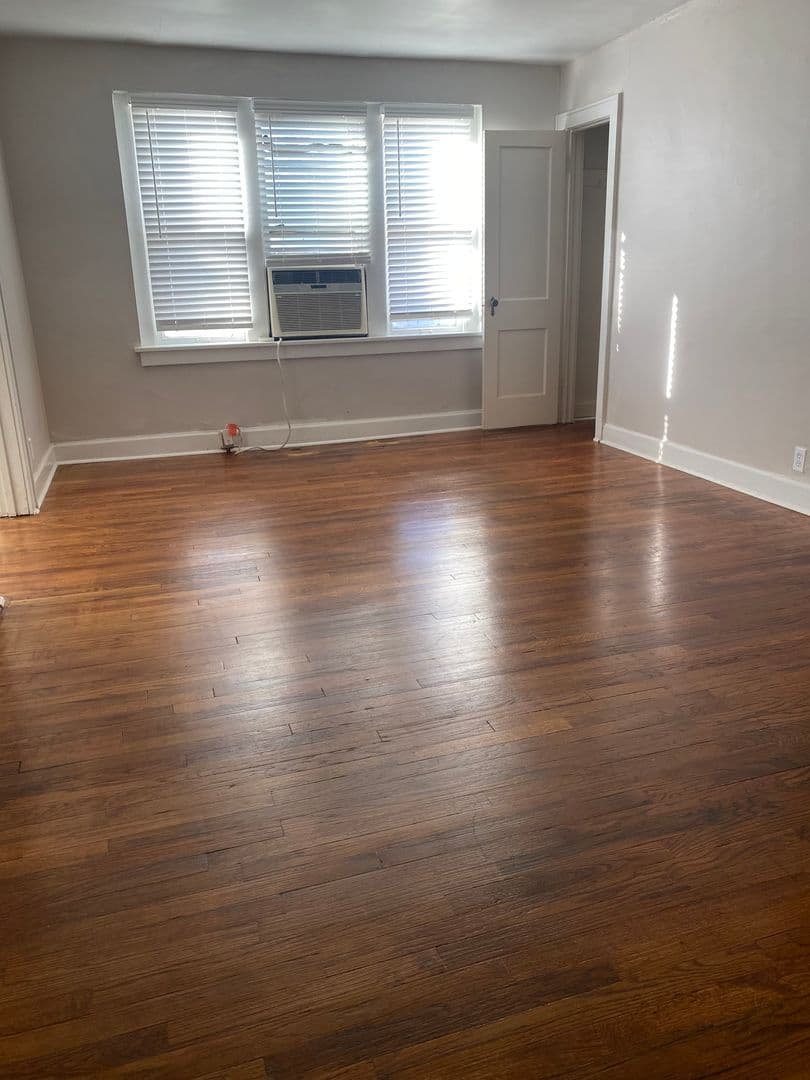 Wichita Apartment: 2501 E Douglas