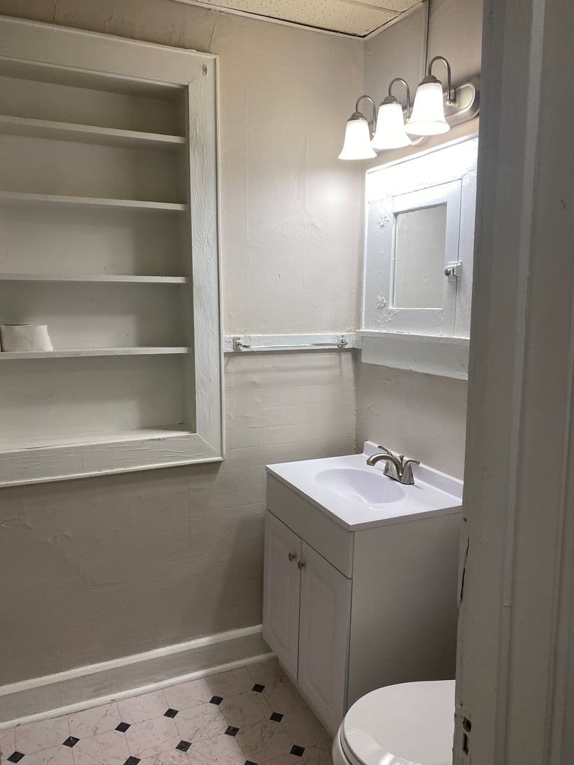 Wichita Apartment: 2501 E Douglas