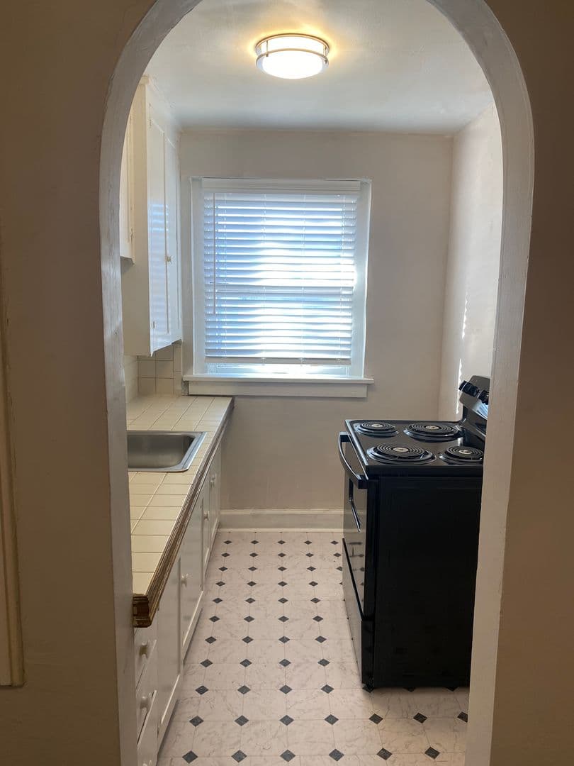 Wichita Apartment: 2501 E Douglas