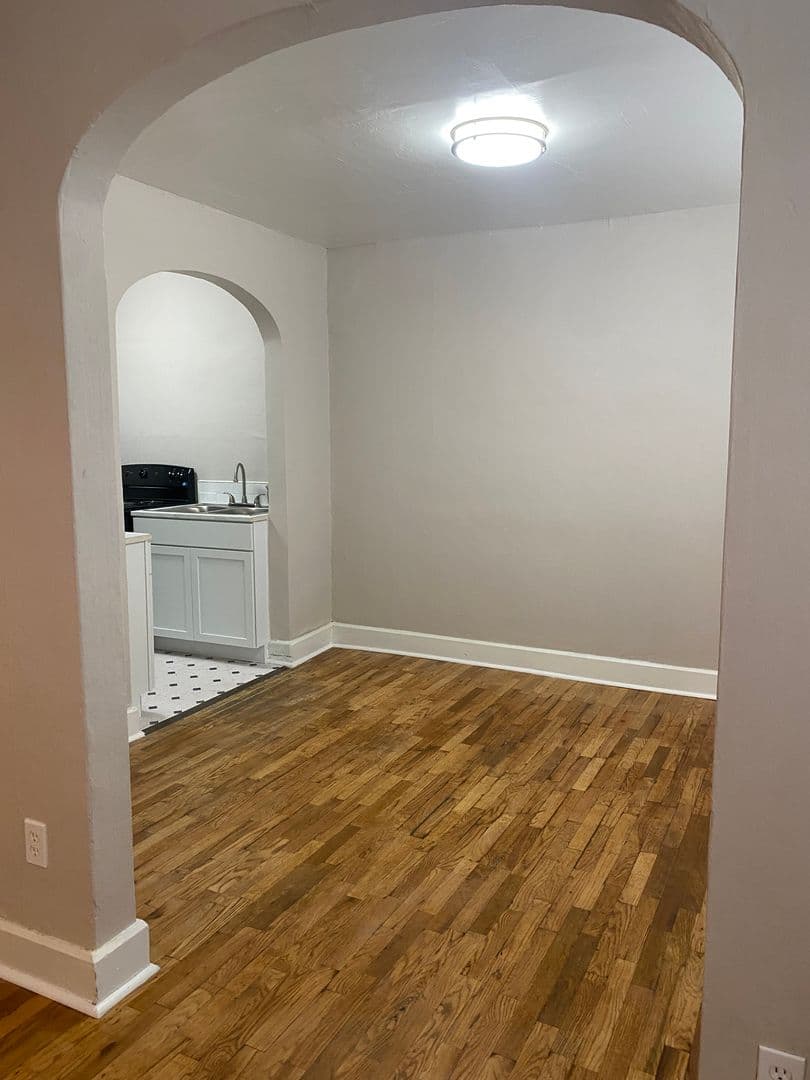 Wichita Apartment: 2501 E Douglas