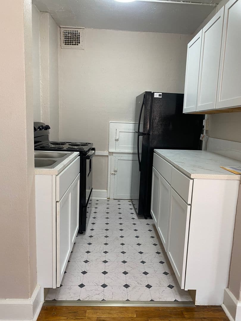 Wichita Apartment: 2501 E Douglas