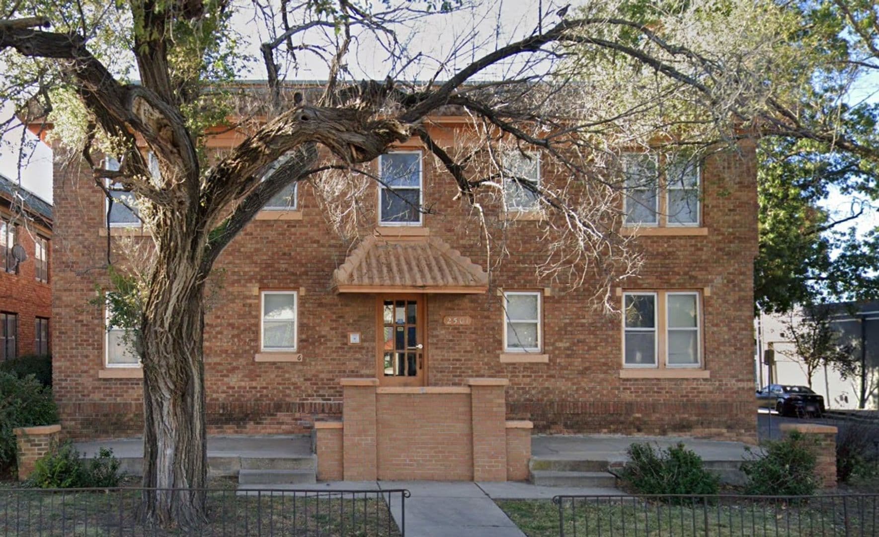 Wichita Apartment: 2501 E Douglas