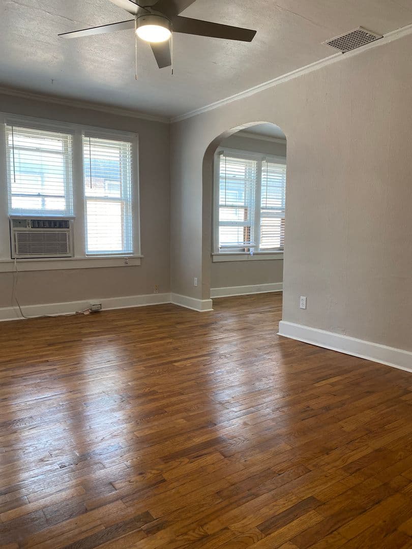 Wichita Apartment: 2501 E Douglas