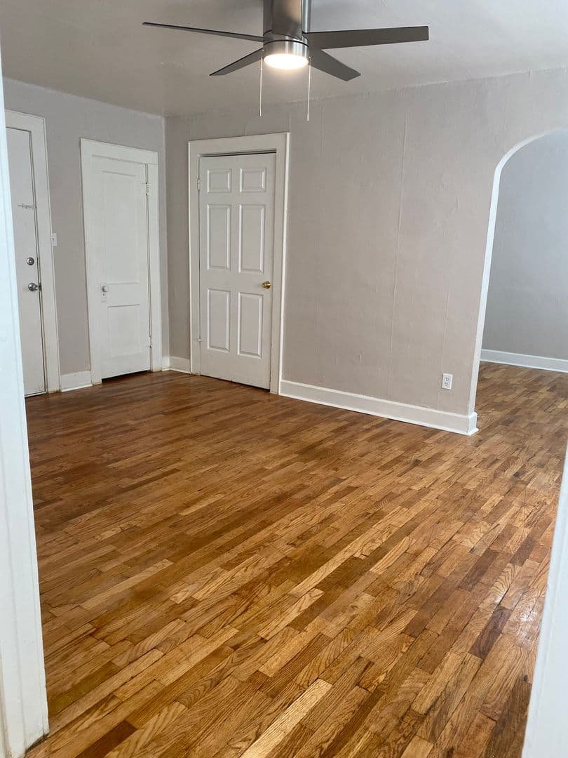 Wichita Apartment: 2501 E Douglas