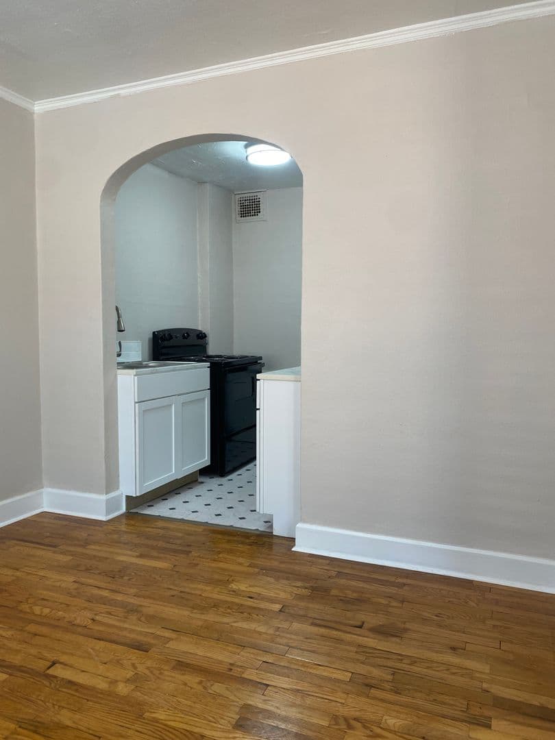Wichita Apartment: 2501 E Douglas