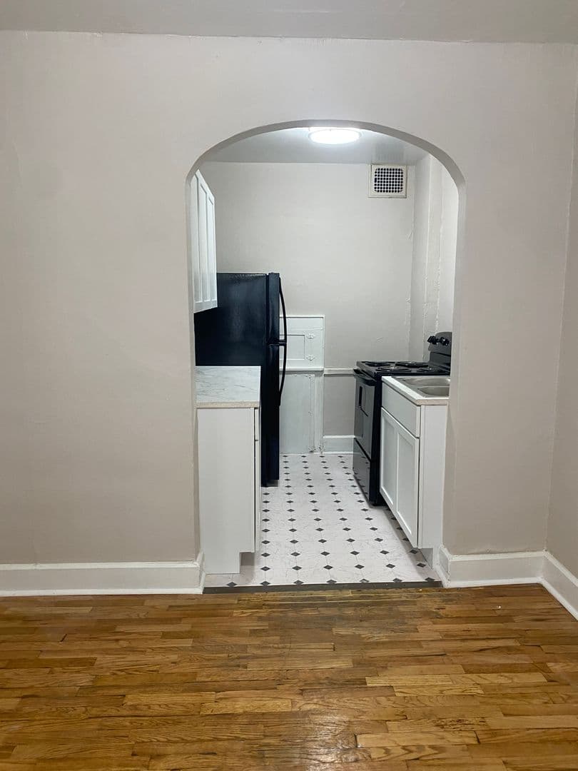 Wichita Apartment: 2501 E Douglas