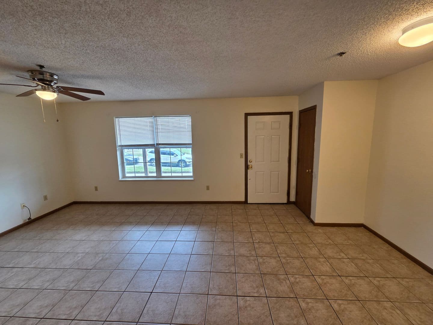 Warrensburg Apartment: 211 McGoodwin St