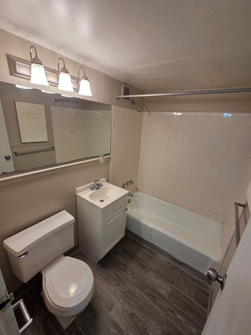 Warrensburg Apartment: 317 Franklin Ave