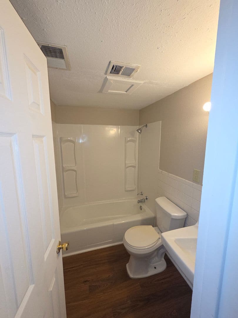 Warrensburg Apartment: 801 S Maguire St