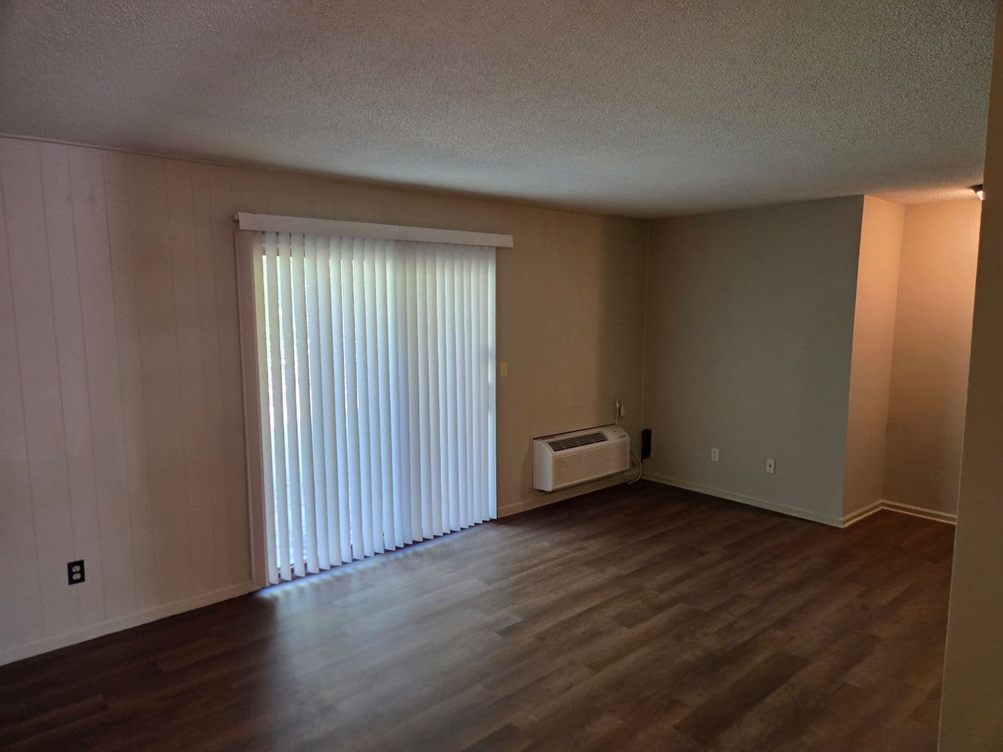 Warrensburg Apartment: 303 W Young Ave.