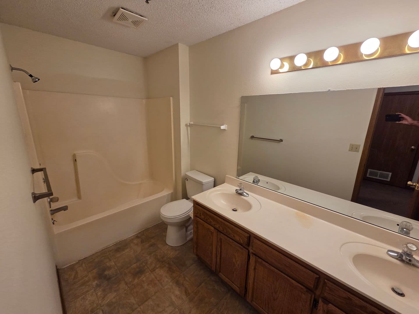 Warrensburg Apartment: 211 McGoodwin St
