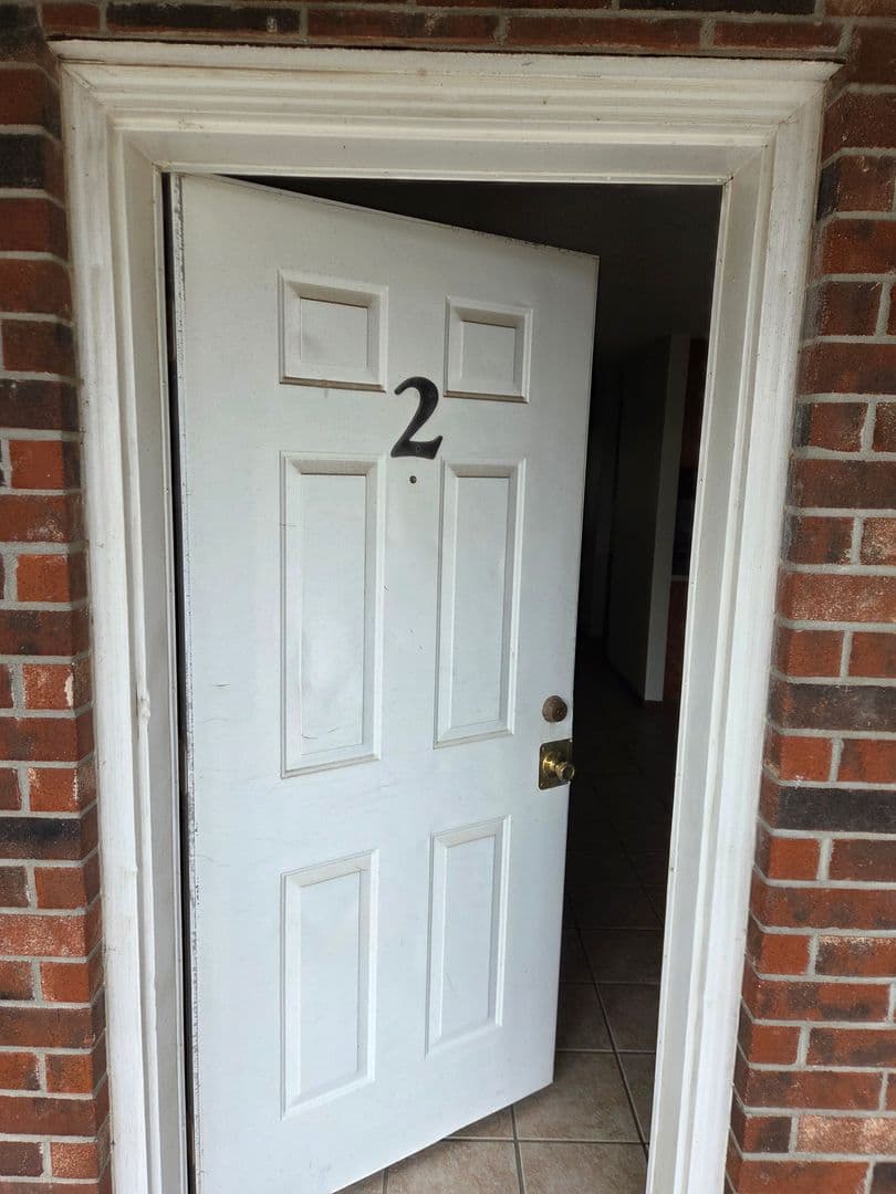 Warrensburg Apartment: 211 McGoodwin St