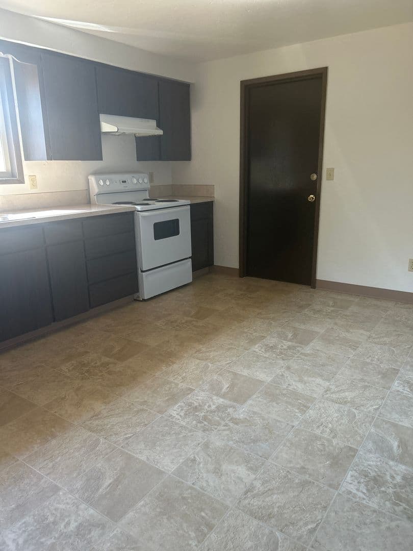 Albany Apartment: 1640 SE Geary 1-4