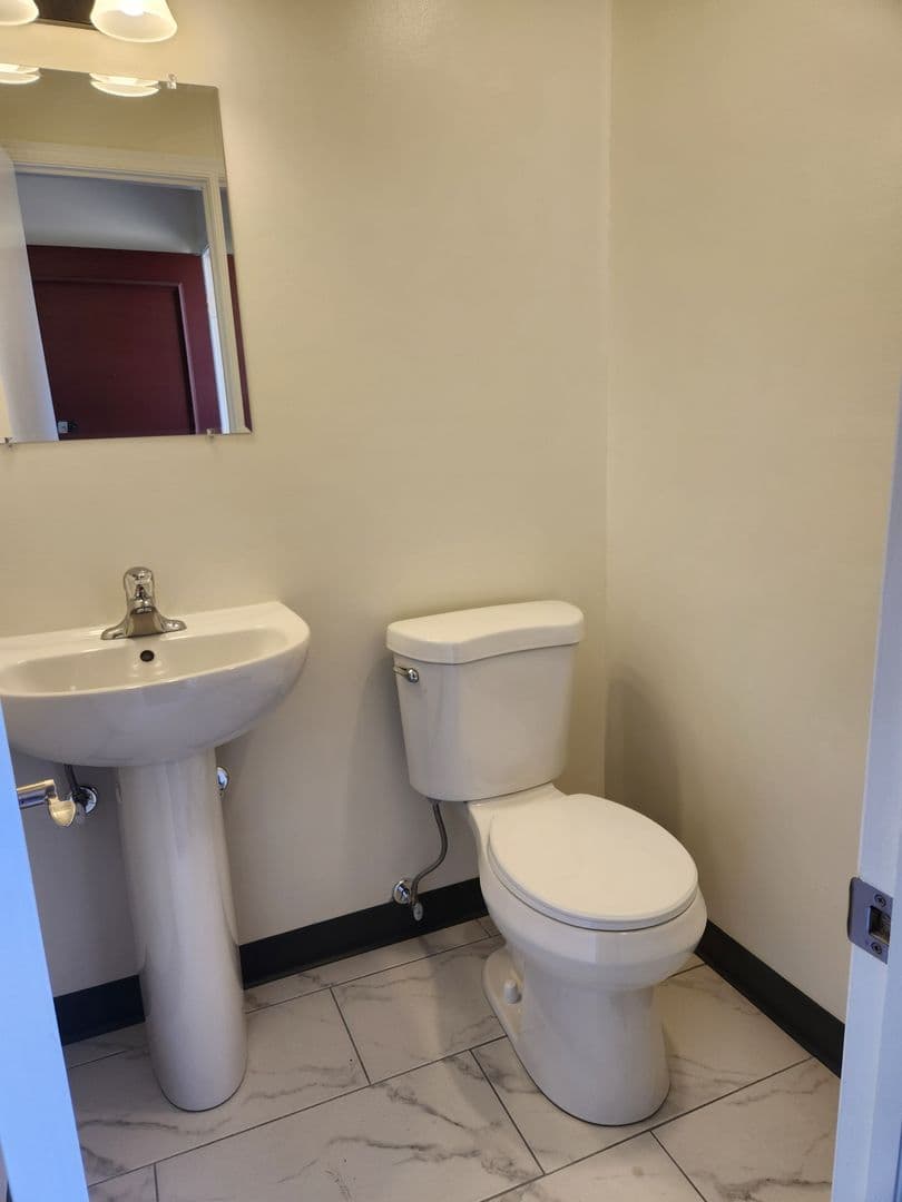 Lancaster Apartment: 1501 Butter Road