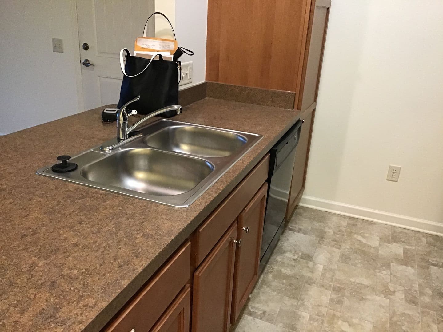 Lancaster Apartment: 231 Kilgannon Lane