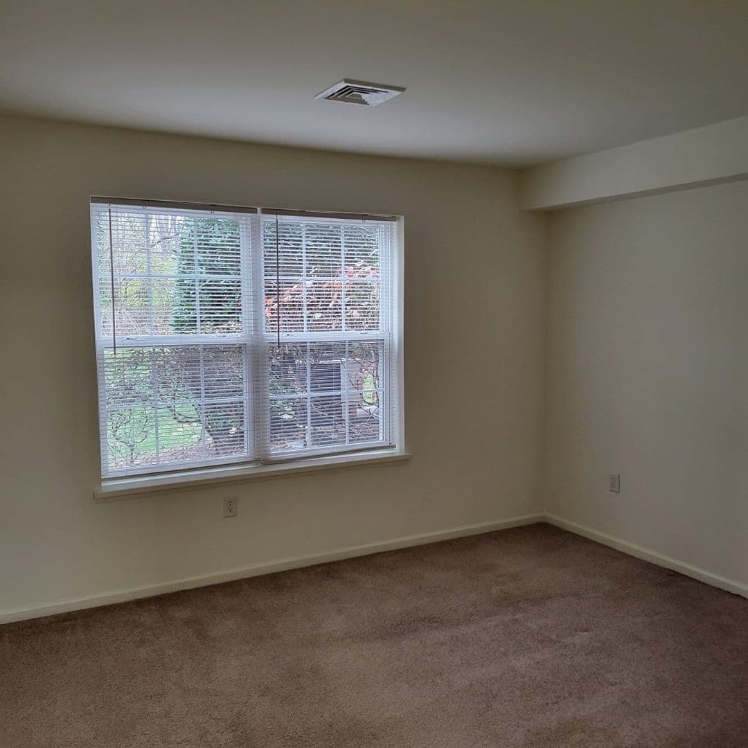 Lancaster Apartment: 876 Salisbury Court