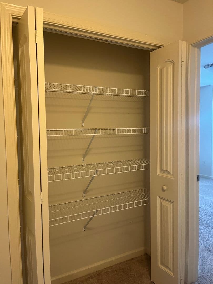 Lancaster Apartment: 231 Kilgannon Lane