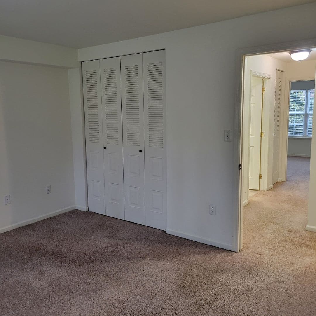 Lancaster Apartment: 876 Salisbury Court