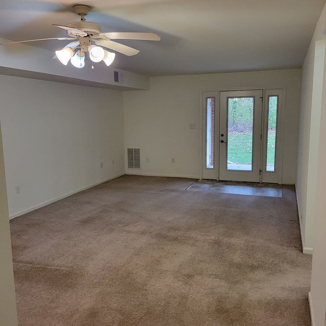 Lancaster Apartment: 876 Salisbury Court