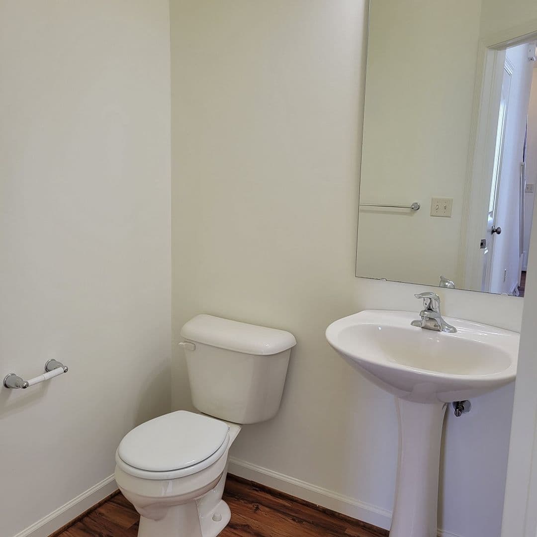 Lancaster Apartment: 231 Kilgannon Lane