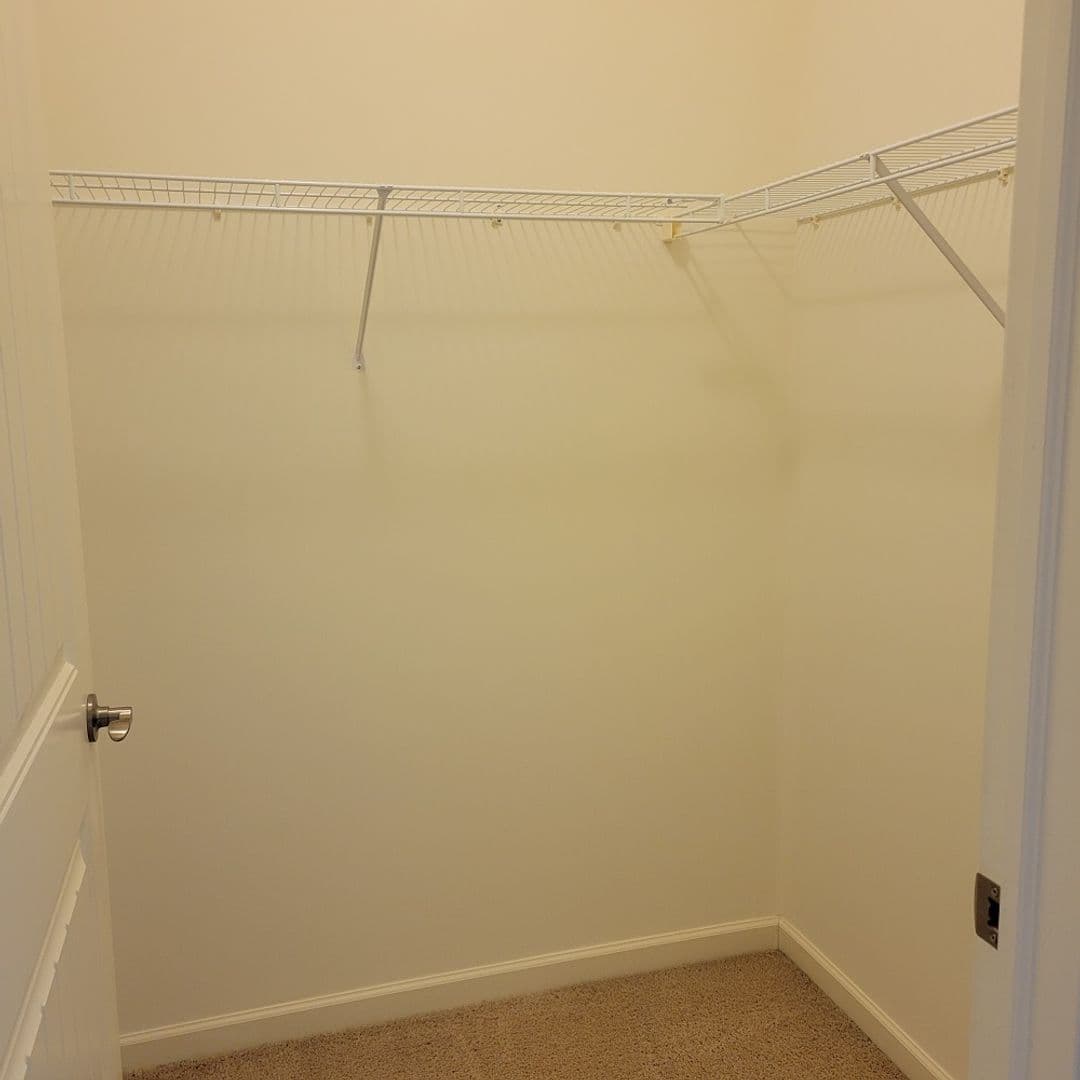 Lancaster Apartment: 231 Kilgannon Lane