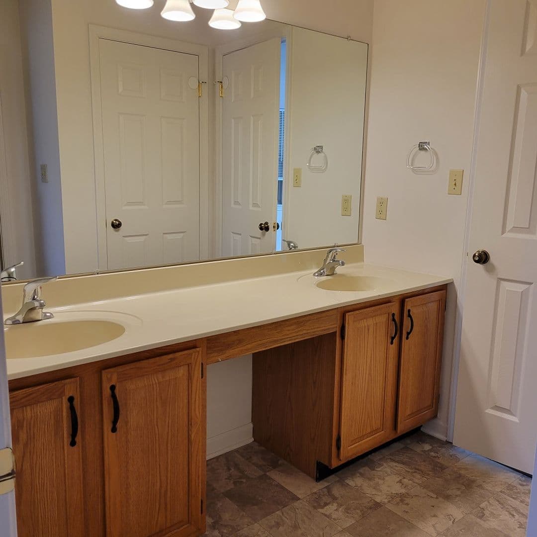 Lancaster Apartment: Pine Bridge Lane