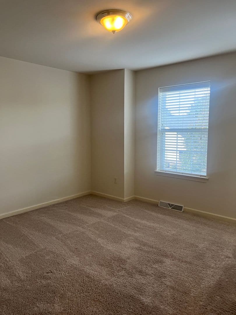 Lancaster Apartment: 231 Kilgannon Lane