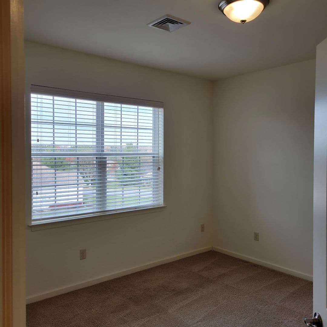Lancaster Apartment: 231 Kilgannon Lane
