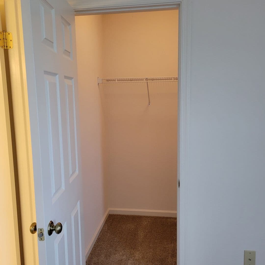 Lancaster Apartment: Pine Bridge Lane