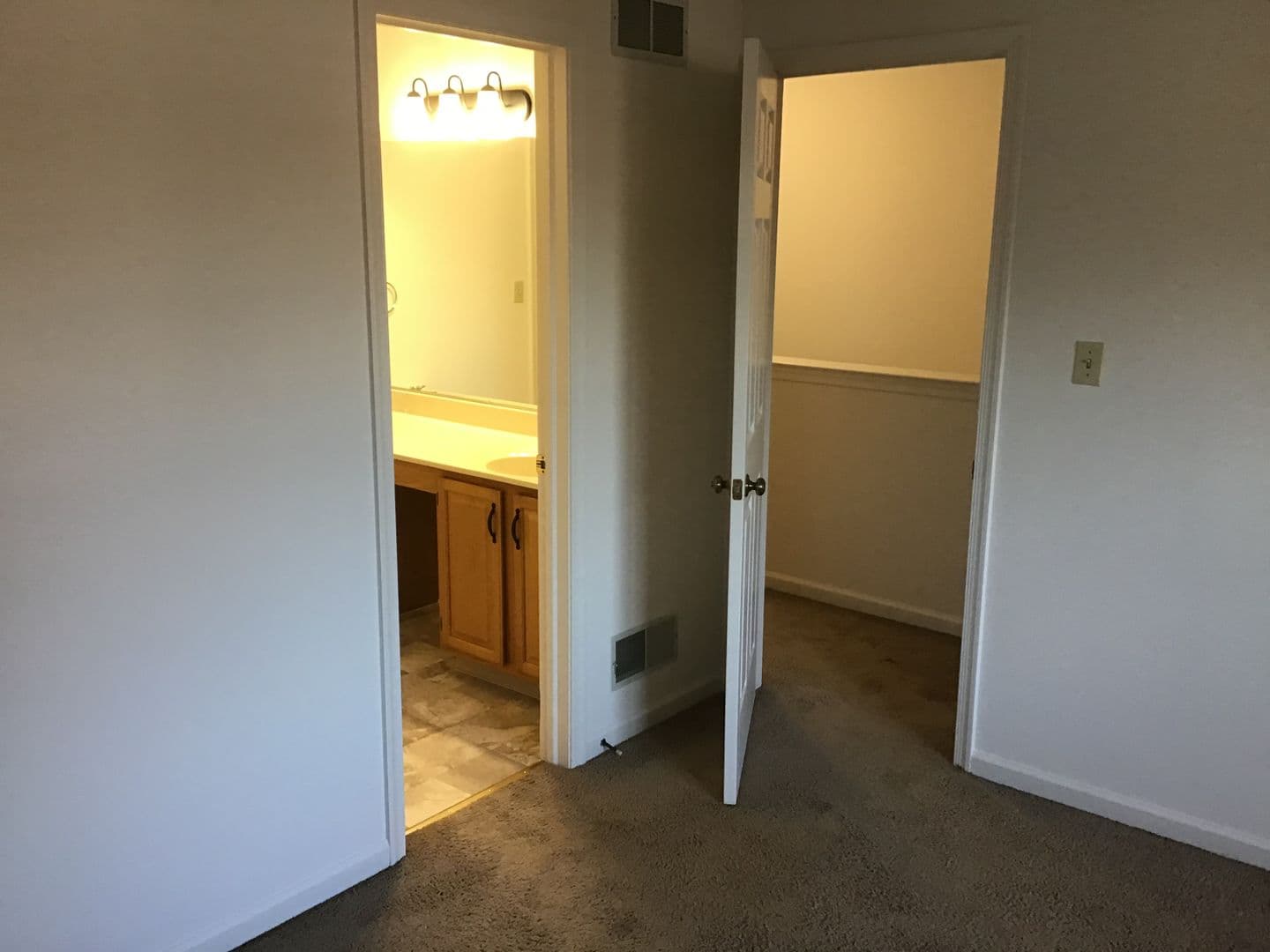 Lancaster Apartment: Pine Bridge Lane