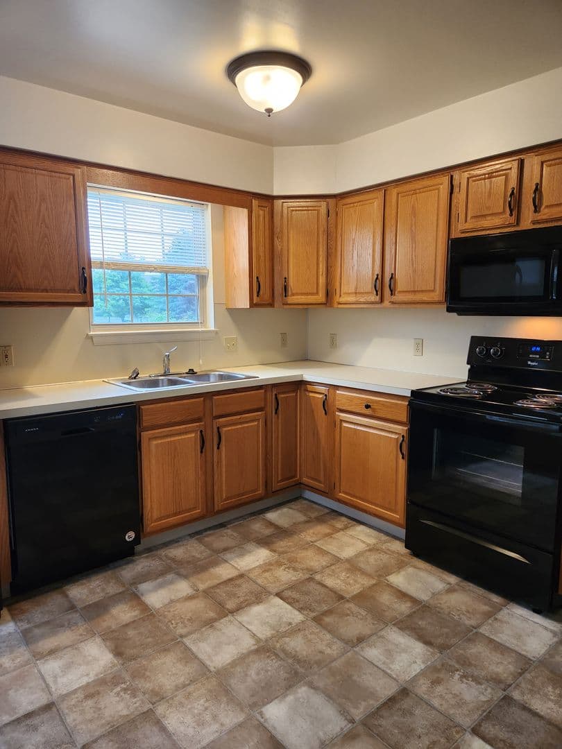 Lancaster Apartment: Pine Bridge Lane