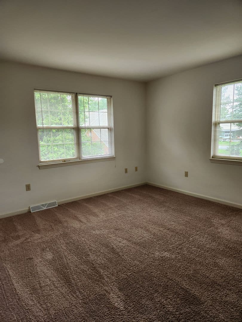 Lancaster Apartment: Pine Bridge Lane