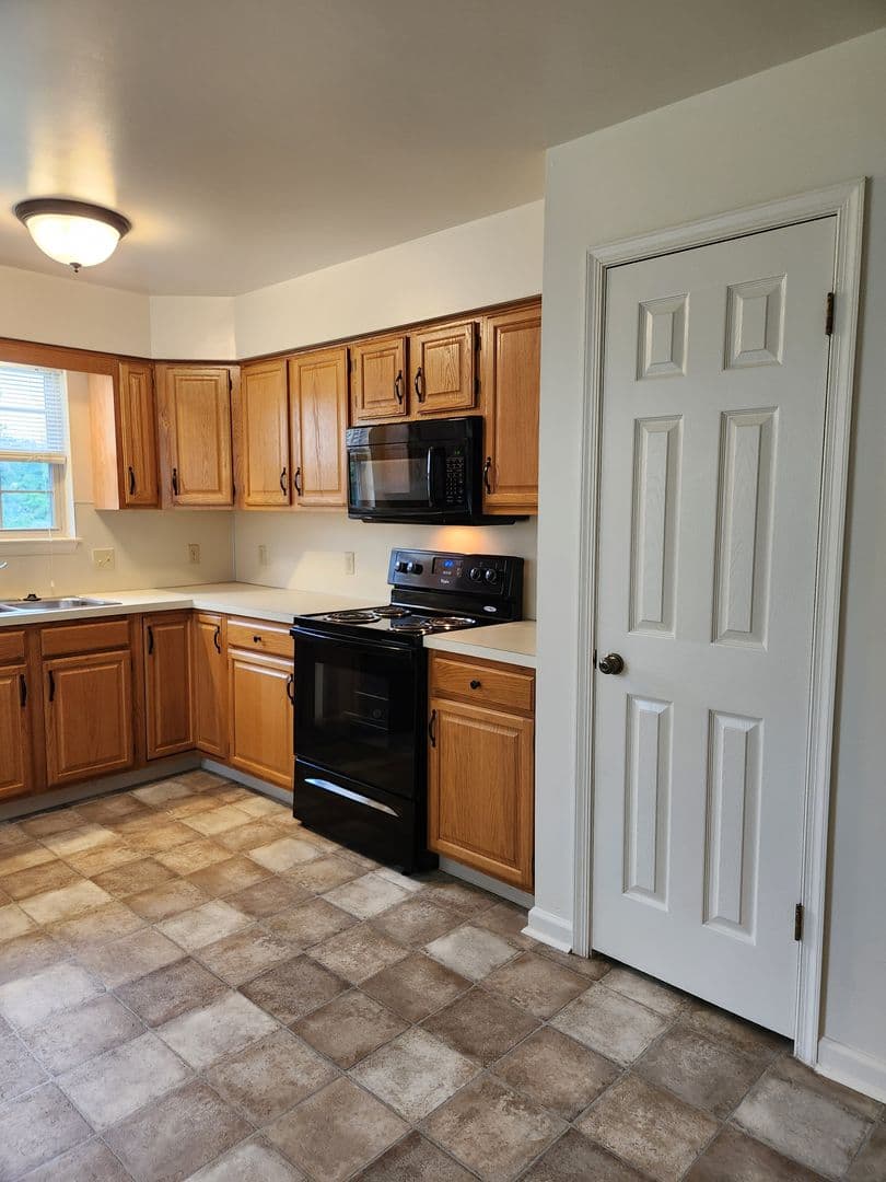 Lancaster Apartment: Pine Bridge Lane