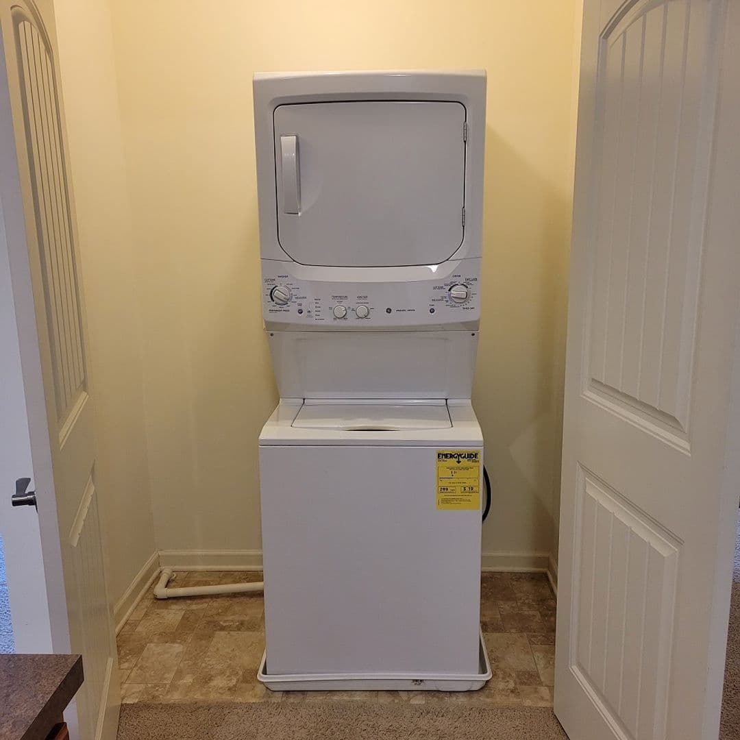 Lancaster Apartment: 231 Kilgannon Lane
