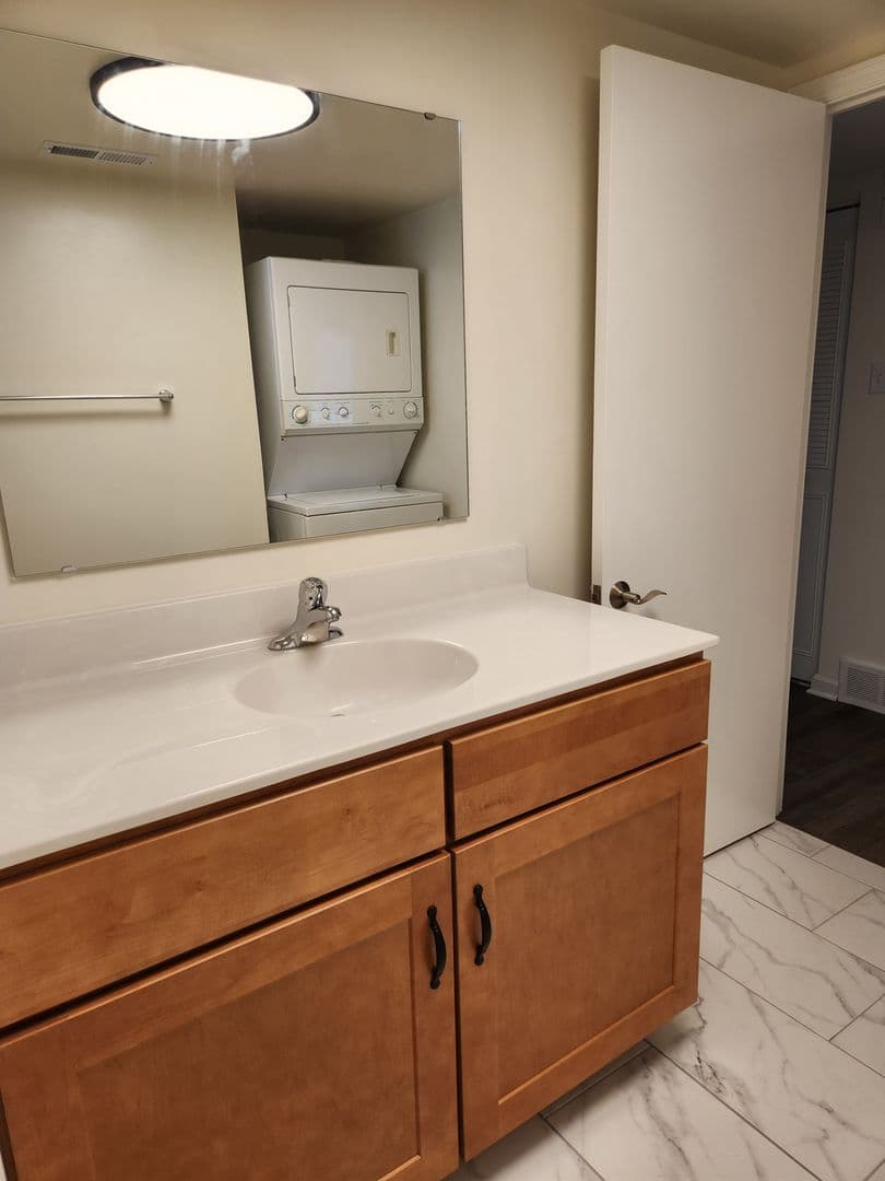 Lancaster Apartment: 1501 Butter Road