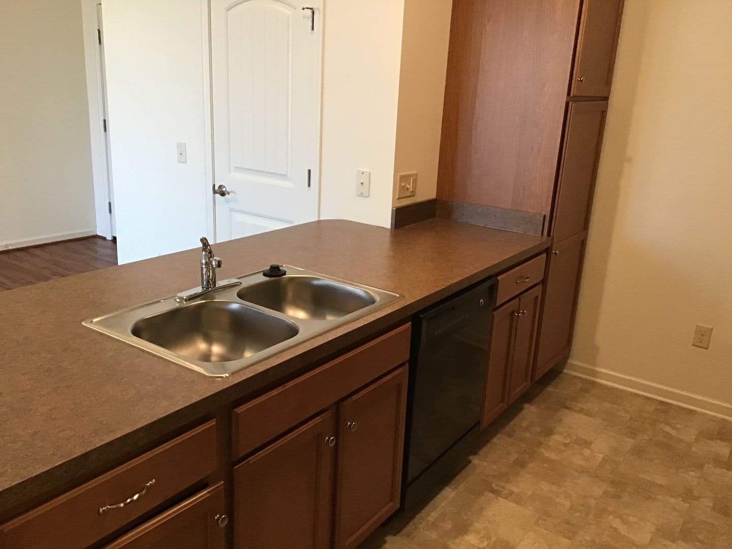 Lancaster Apartment: 231 Kilgannon Lane