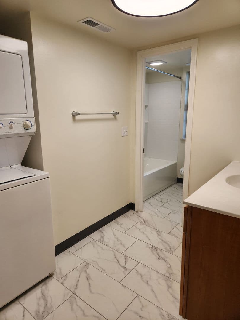 Lancaster Apartment: 1501 Butter Road